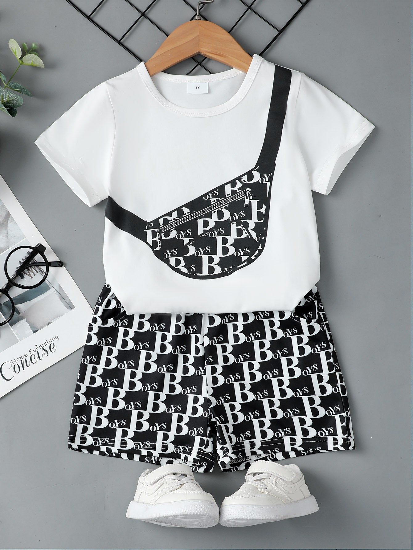 Boys Bag Graphic T-Shirt and Letter Print Shorts Set